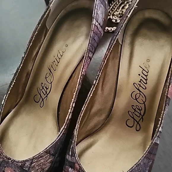 Life Stride Pumps - Picture 3 of 10